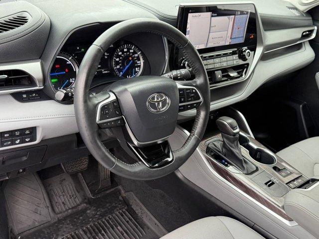 used 2021 Toyota Highlander Hybrid car, priced at $27,997