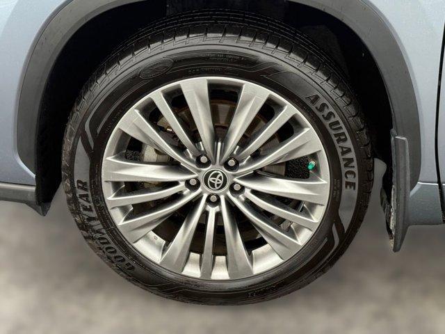used 2021 Toyota Highlander Hybrid car, priced at $27,997