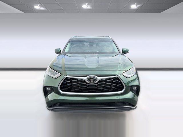 used 2023 Toyota Highlander car, priced at $37,999