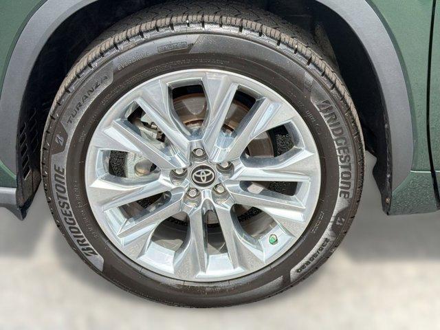 used 2023 Toyota Highlander car, priced at $37,999