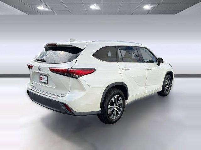 used 2021 Toyota Highlander car, priced at $26,999