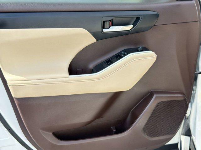used 2021 Toyota Highlander car, priced at $26,999