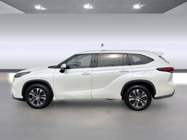 used 2021 Toyota Highlander car, priced at $26,999