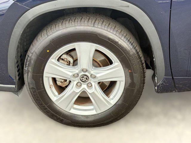 used 2025 Toyota Highlander car, priced at $35,497