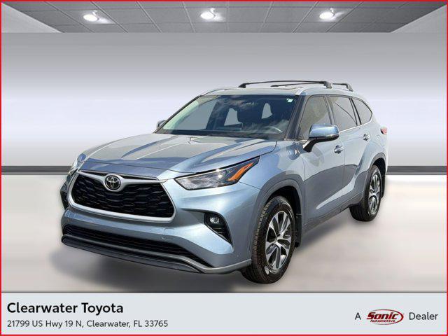 used 2022 Toyota Highlander car, priced at $33,499