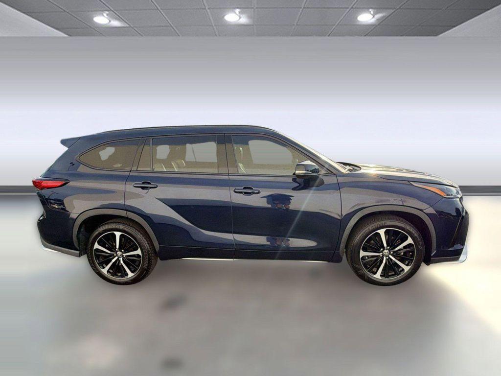 used 2021 Toyota Highlander car, priced at $32,998