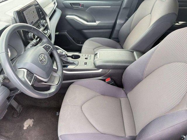 used 2025 Toyota Highlander car, priced at $36,997