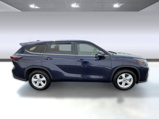 used 2025 Toyota Highlander car, priced at $36,997