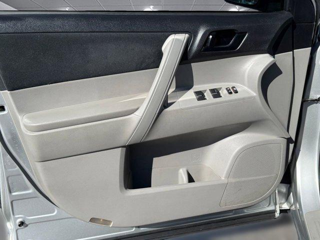 used 2010 Toyota Highlander car, priced at $8,999