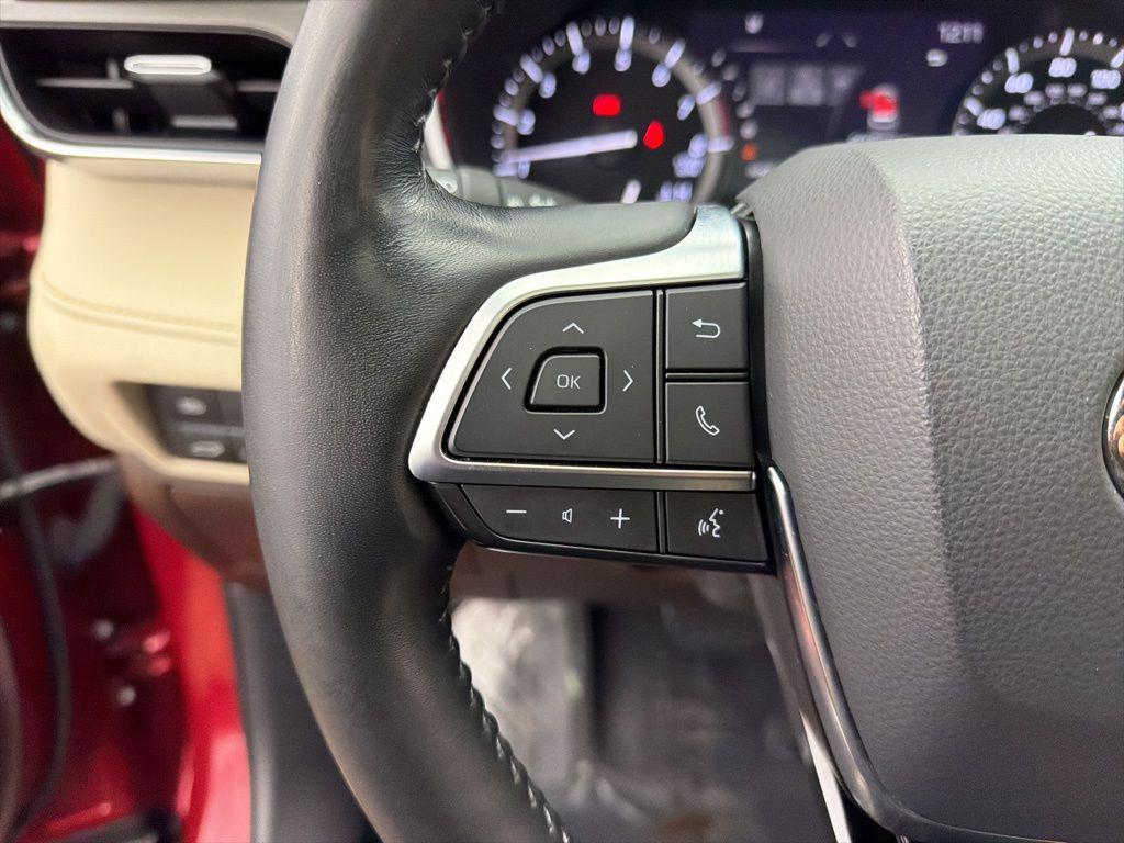 used 2021 Toyota Highlander car, priced at $32,584