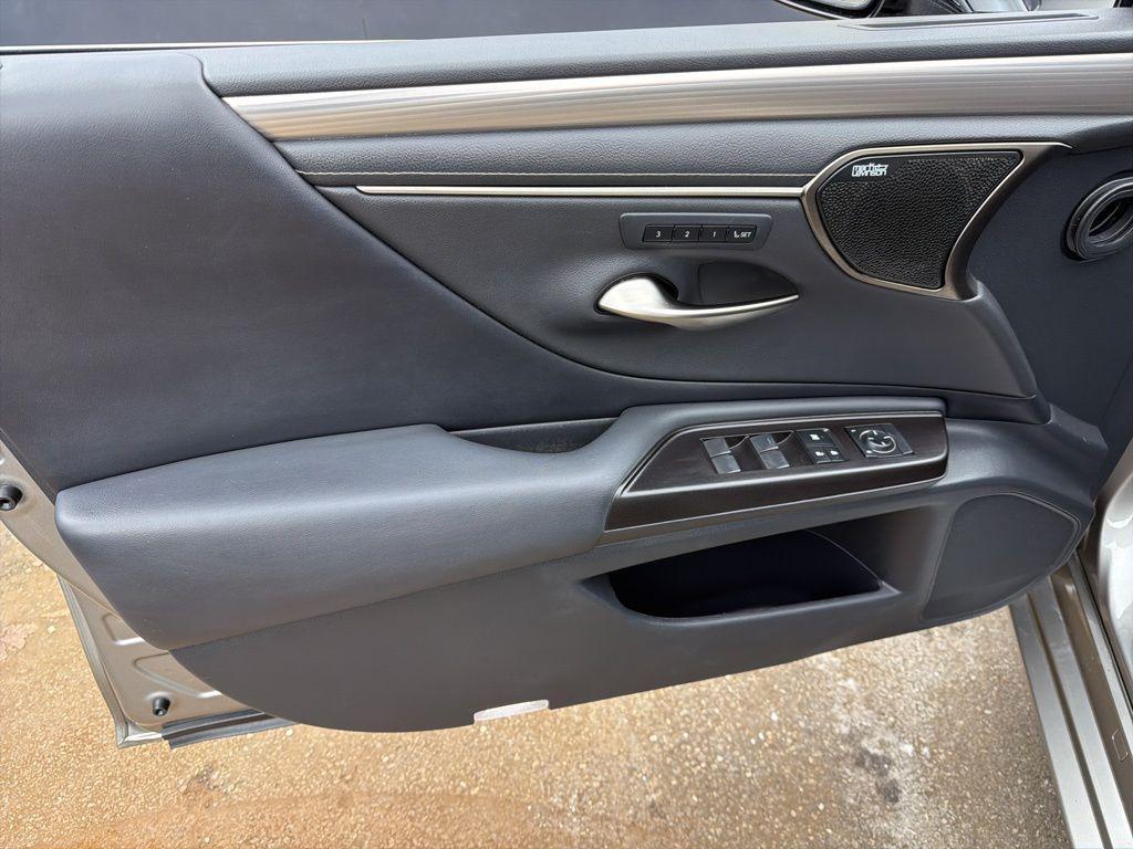 used 2019 Lexus ES 350 car, priced at $22,384
