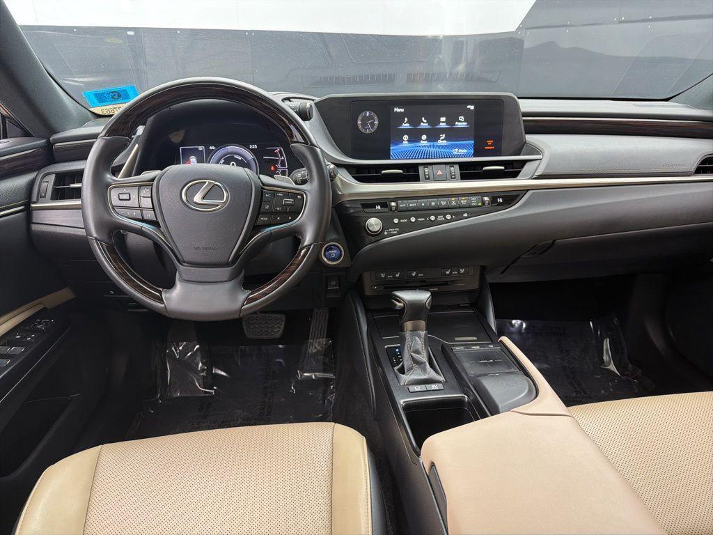 used 2021 Lexus ES 300h car, priced at $25,784