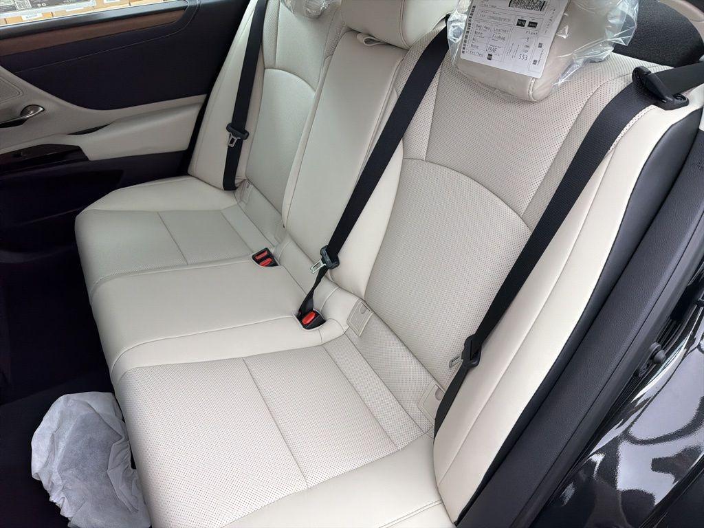 new 2025 Lexus ES 350 car, priced at $47,700