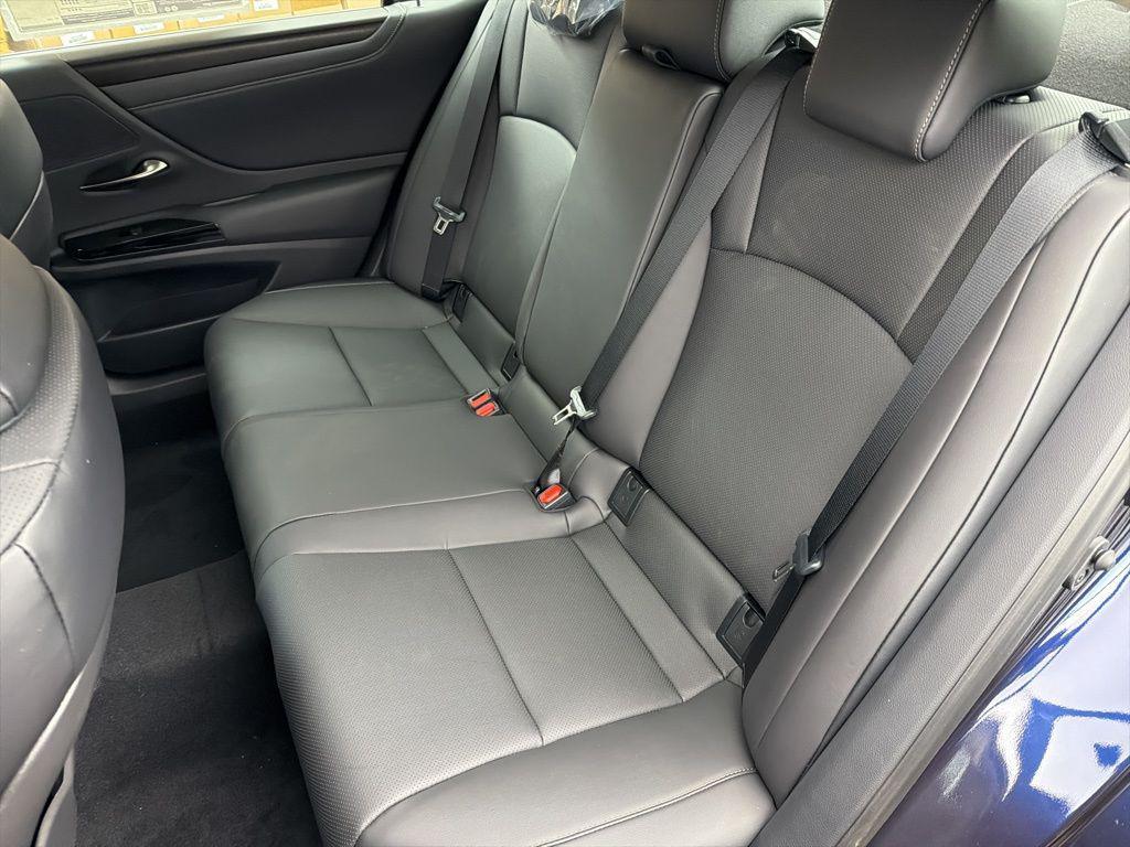 new 2025 Lexus ES 350 car, priced at $45,426