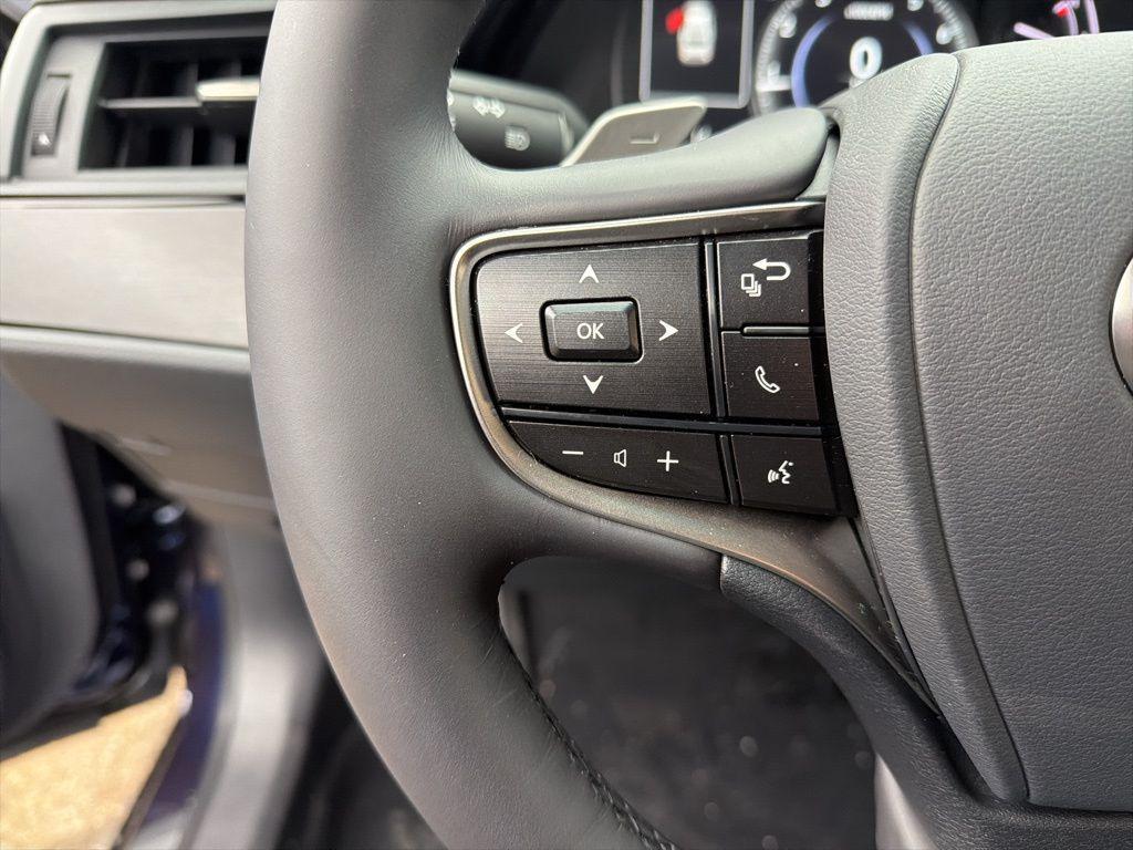 new 2025 Lexus ES 350 car, priced at $45,426