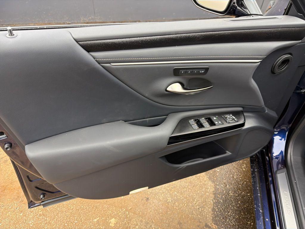 new 2025 Lexus ES 350 car, priced at $45,426