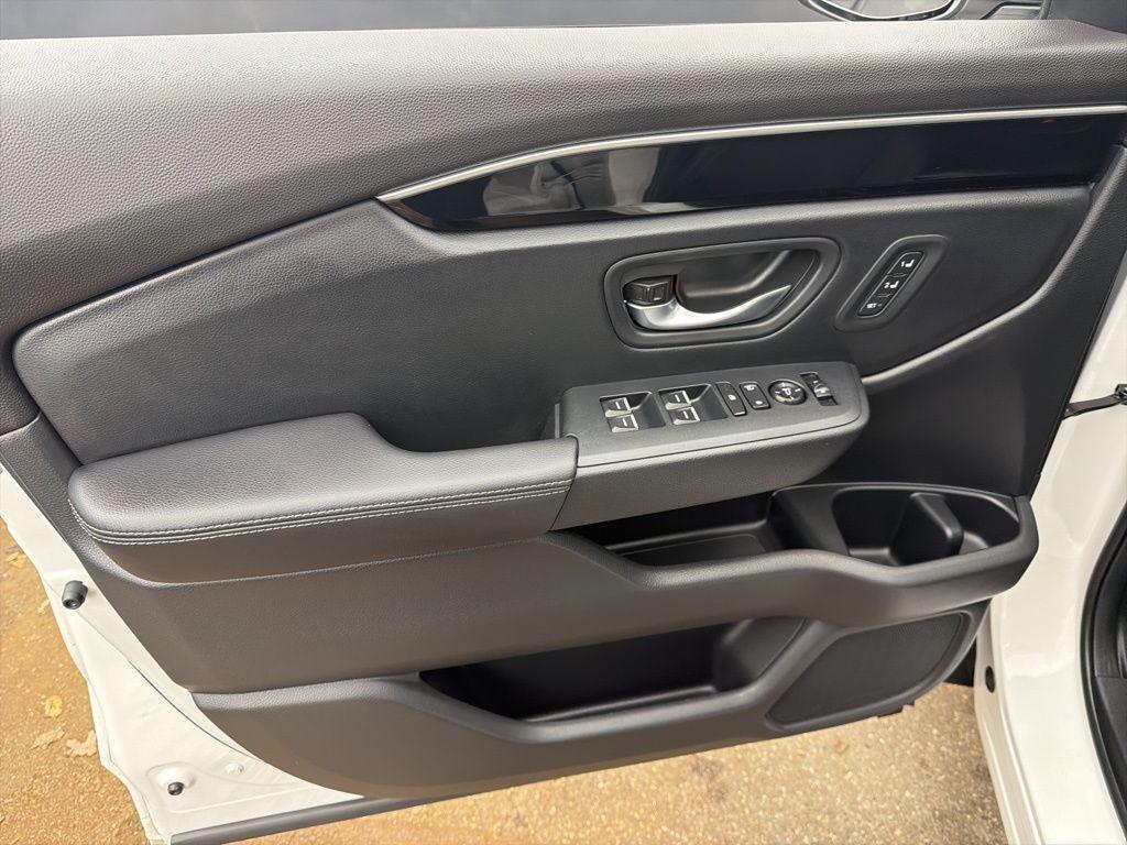 used 2025 Honda Pilot car, priced at $43,684