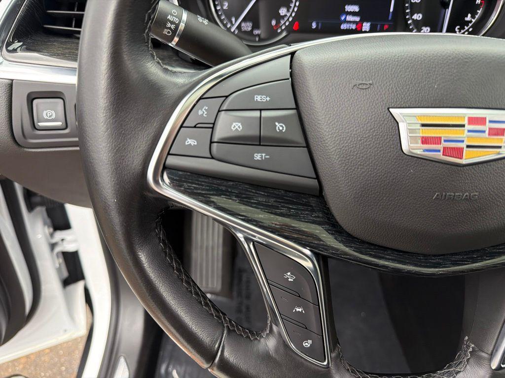 used 2022 Cadillac XT5 car, priced at $27,984