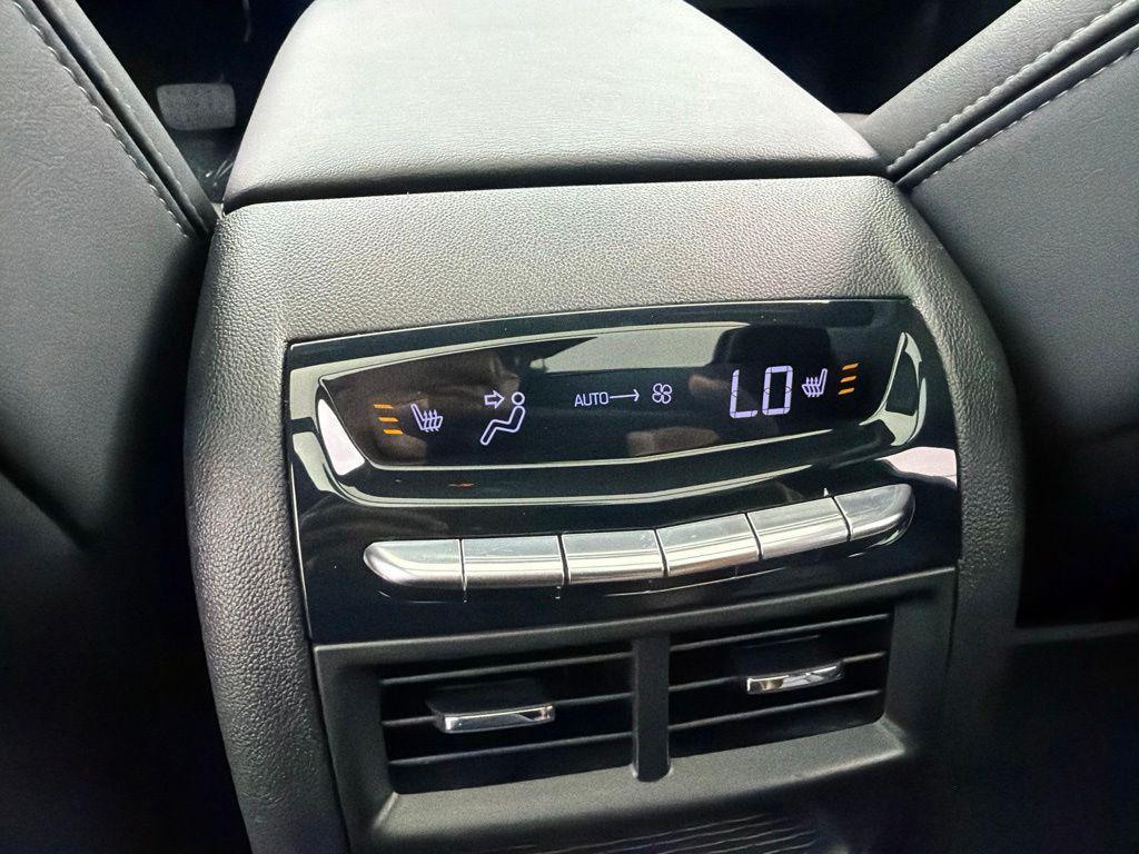 used 2022 Cadillac XT5 car, priced at $27,984