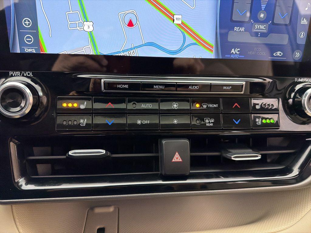 used 2022 Toyota Highlander car, priced at $33,284