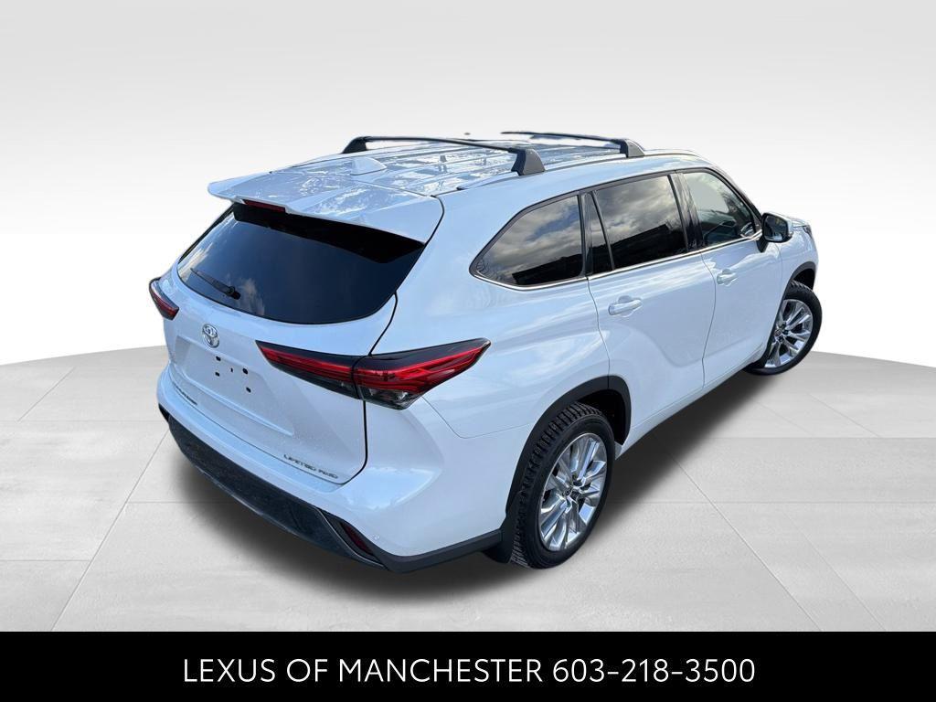 used 2022 Toyota Highlander car, priced at $33,284