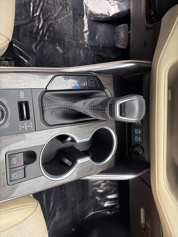 used 2022 Toyota Highlander car, priced at $33,284