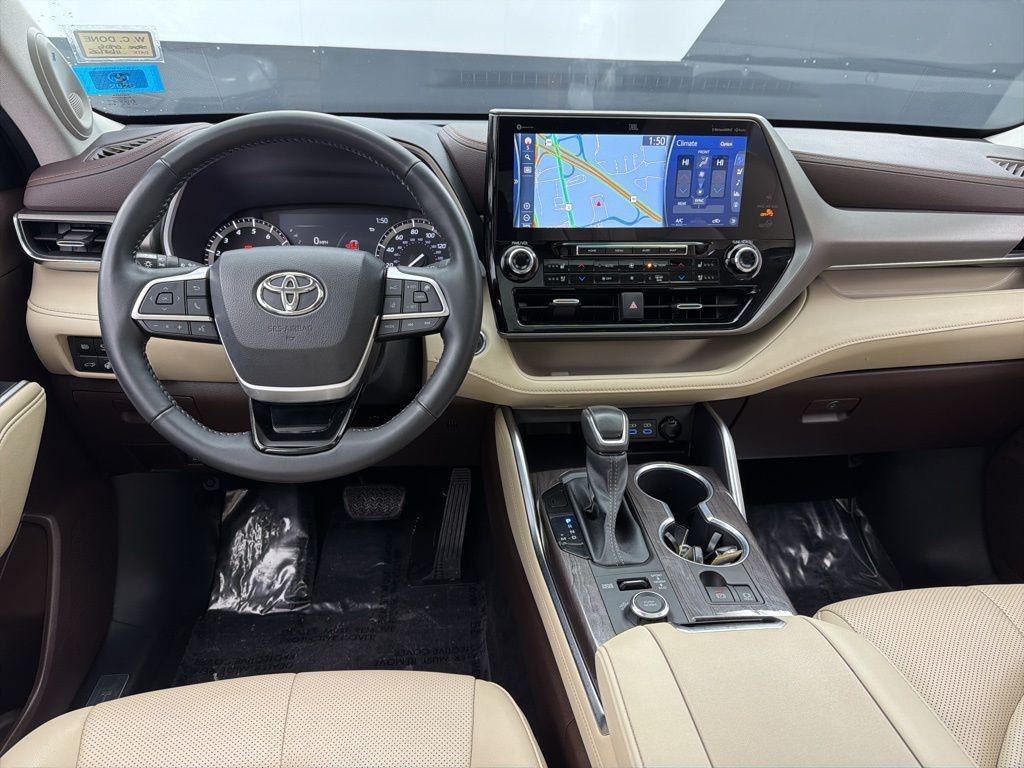 used 2022 Toyota Highlander car, priced at $33,284