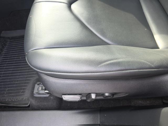 used 2023 Toyota Highlander car, priced at $36,894