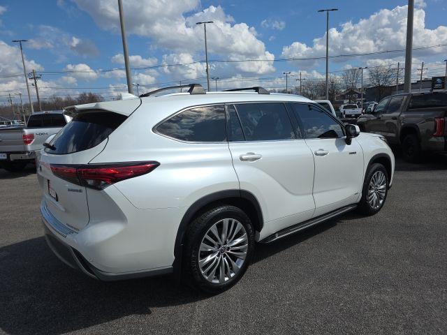 used 2020 Toyota Highlander Hybrid car, priced at $28,945