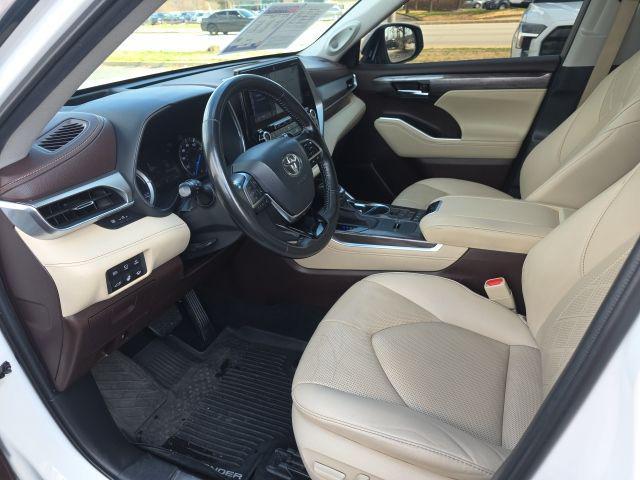 used 2020 Toyota Highlander Hybrid car, priced at $28,945