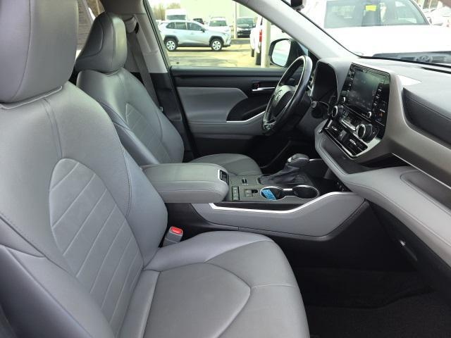 used 2020 Toyota Highlander car, priced at $24,998