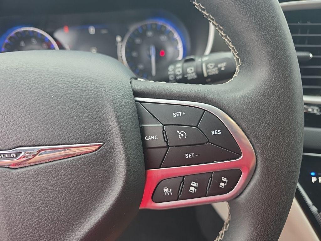 used 2023 Chrysler Pacifica car, priced at $25,998