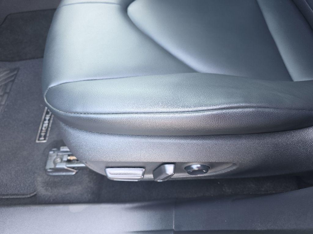 used 2025 Toyota Highlander car, priced at $46,328