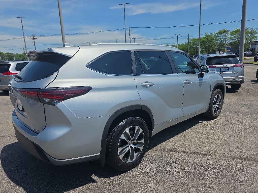 used 2025 Toyota Highlander car, priced at $46,328