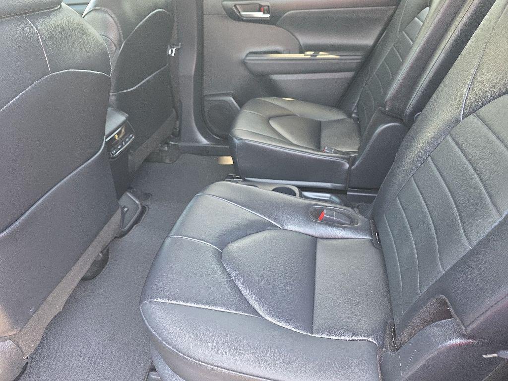 used 2025 Toyota Highlander car, priced at $46,328