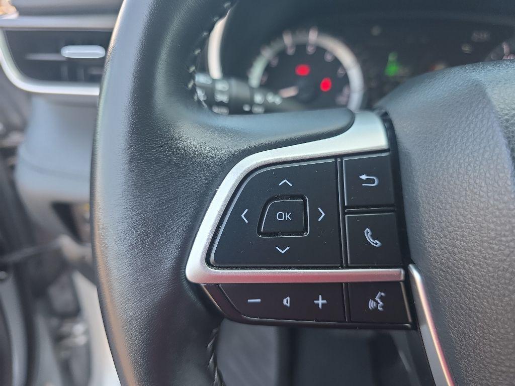 used 2025 Toyota Highlander car, priced at $46,328