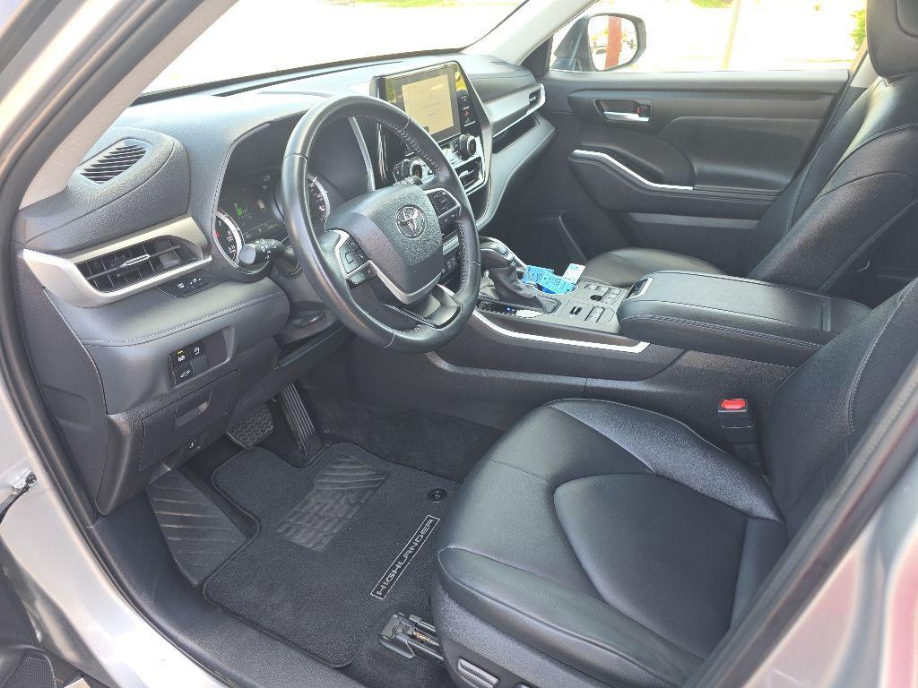 used 2025 Toyota Highlander car, priced at $46,328