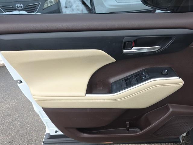 used 2020 Toyota Highlander car, priced at $29,998