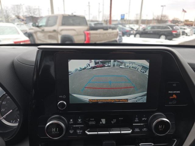 used 2024 Toyota Highlander car, priced at $36,998