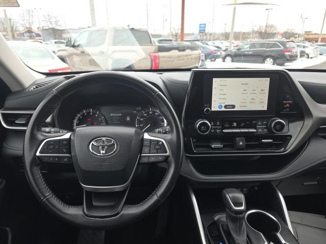 used 2024 Toyota Highlander car, priced at $36,998