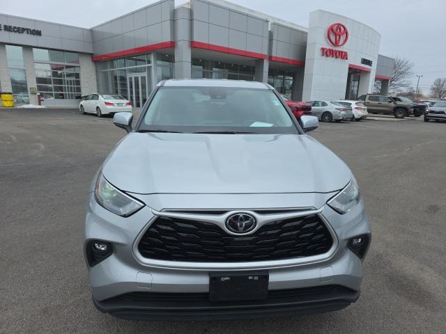 used 2024 Toyota Highlander car, priced at $36,998
