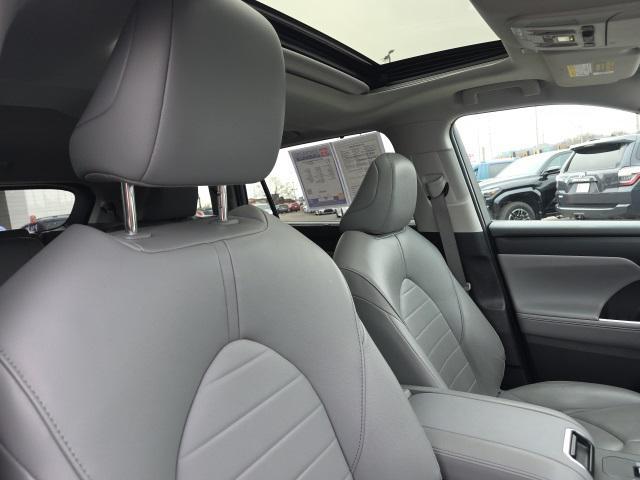 used 2023 Toyota Highlander car, priced at $37,998