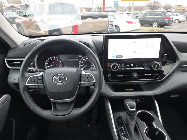 used 2023 Toyota Highlander car, priced at $37,998
