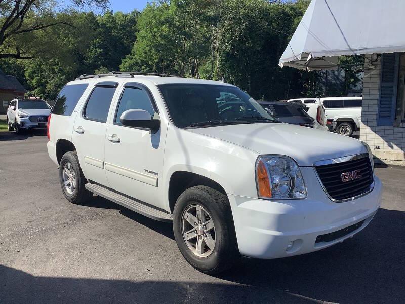 used 2014 GMC Yukon car, priced at $15,900