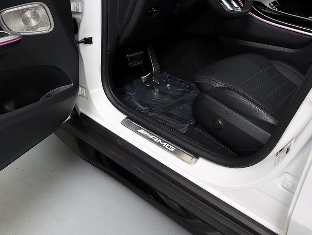 2025 MANUFAKTUR Moonlight White Metallic Mercedes-Benz AMG GLC 43