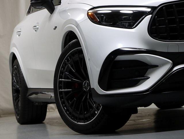 2025 MANUFAKTUR Moonlight White Metallic Mercedes-Benz AMG GLC 43