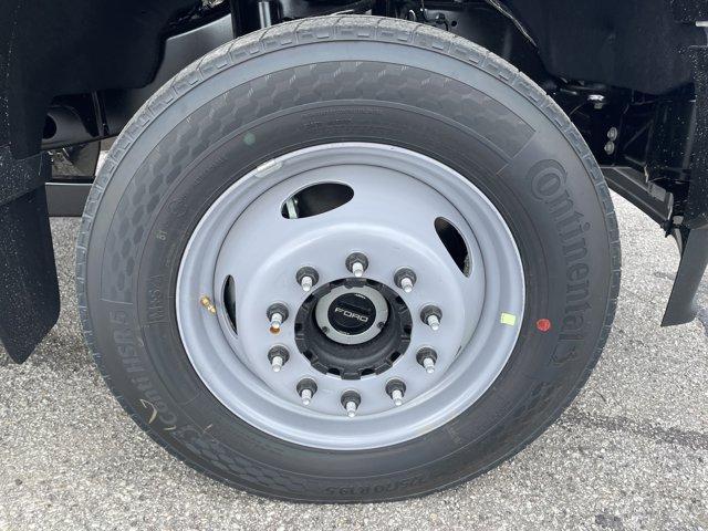 new 2025 Ford F-450 car, priced at $71,700