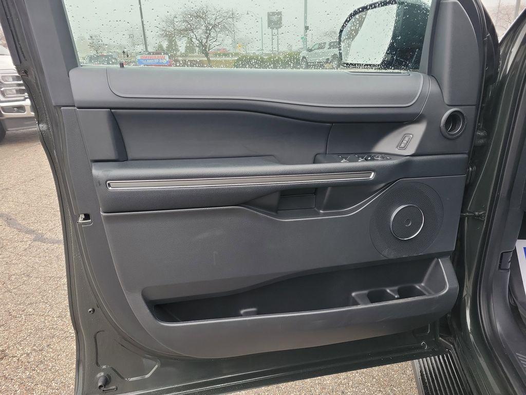 used 2023 Ford Expedition car, priced at $44,158