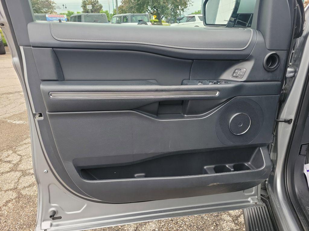 used 2024 Ford Expedition car, priced at $40,822