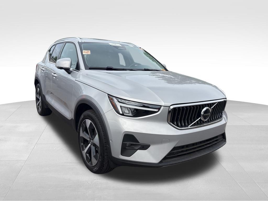 used 2025 Volvo XC40 car, priced at $35,490